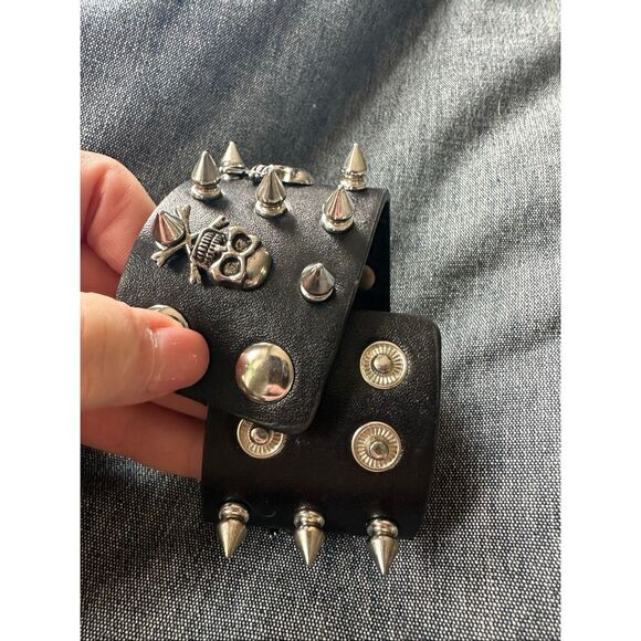 Spiked Skull Faux Leather Cuff - Picture 3 of 4